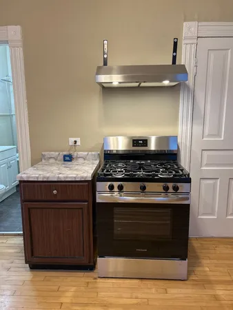 $2,100 | 862 North Hermitage Avenue, Unit 1R, Chicago, IL 60622