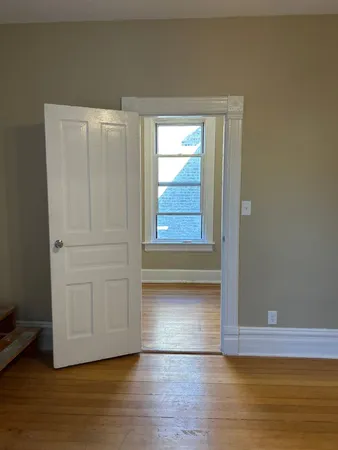 $2,100 | 862 North Hermitage Avenue, Unit 1R, Chicago, IL 60622