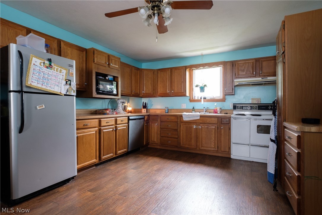 54 South 3rd Street Rittman, OH 44270 - Photo 6 of 29 Make yourself at home in this huge kitchen!