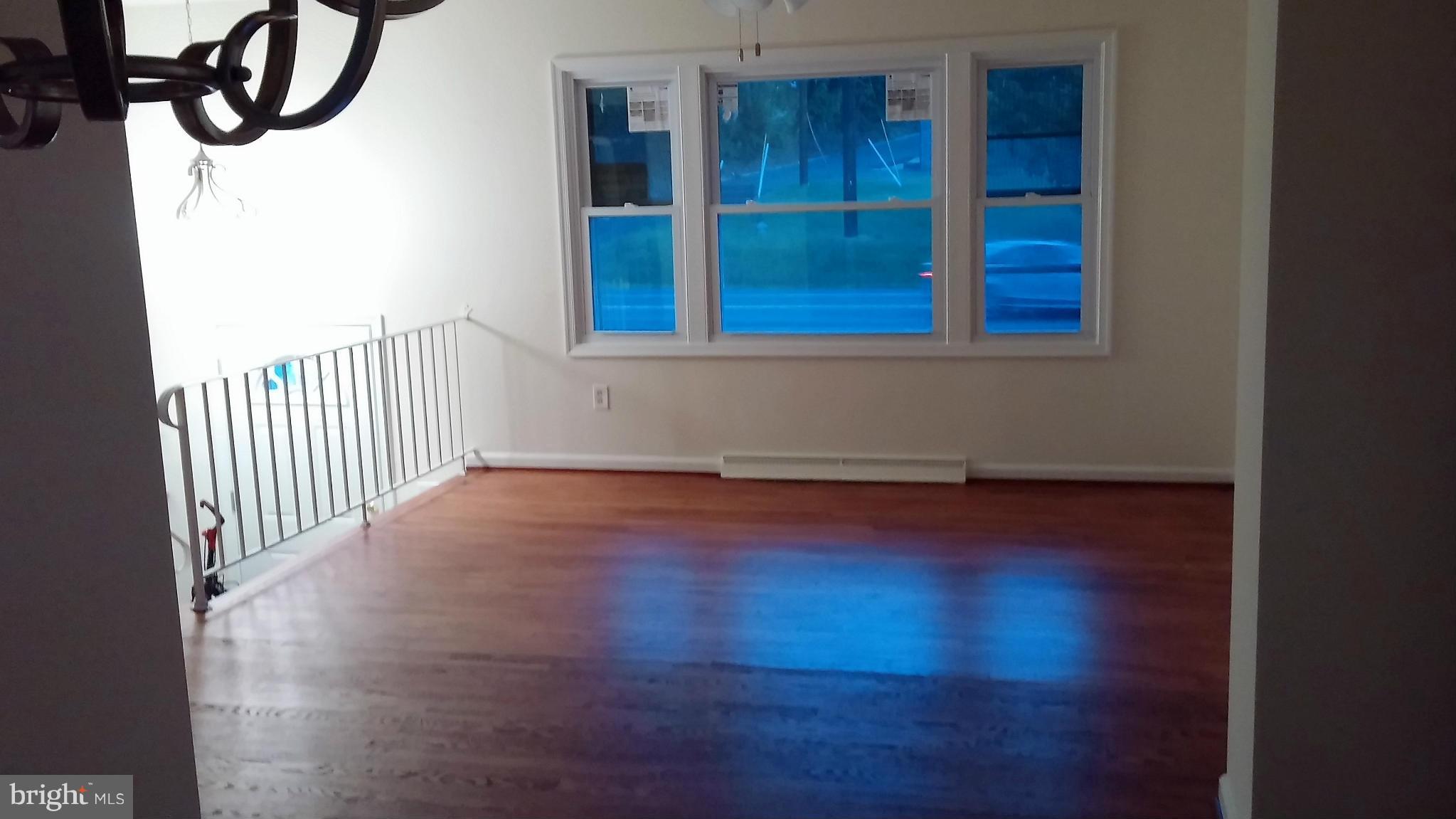 516 Hill Road Hyattsville, MD 20785 - Photo 6 of 26 Living Room