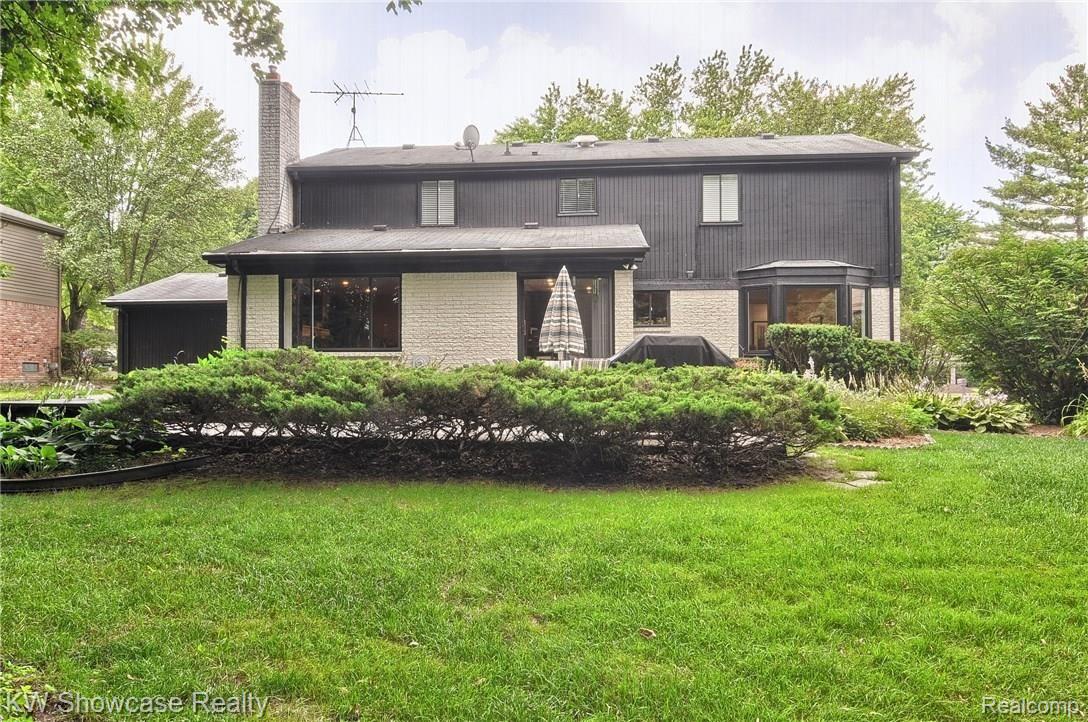 30654 High Valley Road Farmington, MI 48331 - Photo 41 of 43 Rear.jpg