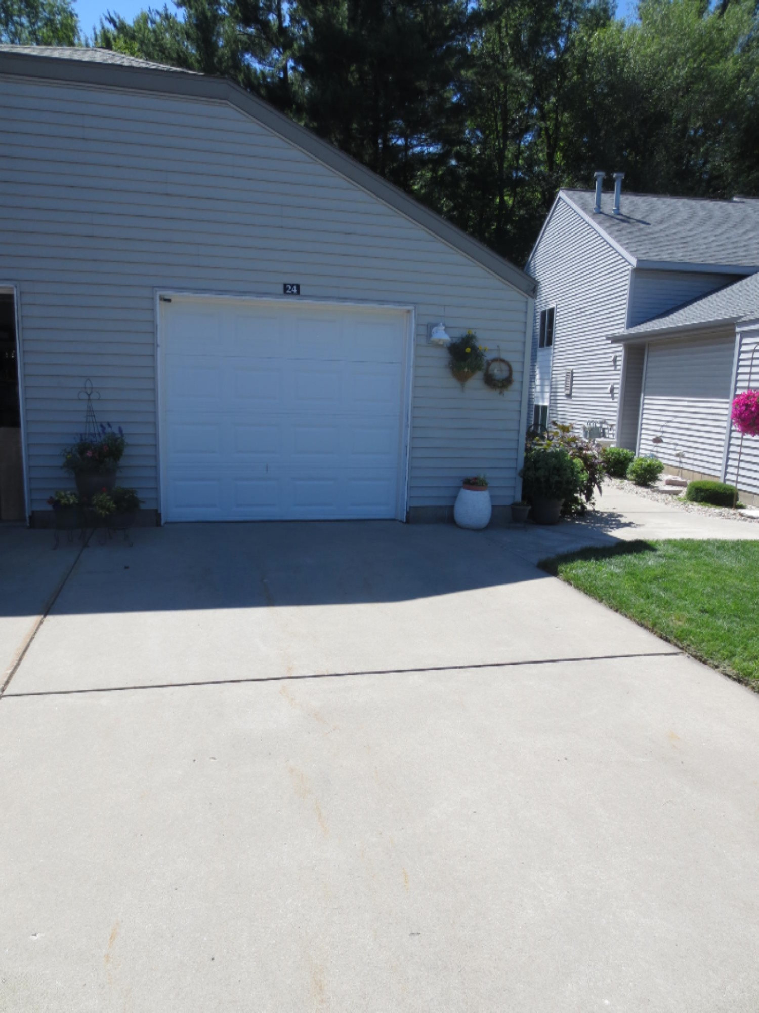 1295 Whitehall Road, Unit 24 Muskegon, MI 49445 - Photo 2 of 29 IMG_3879