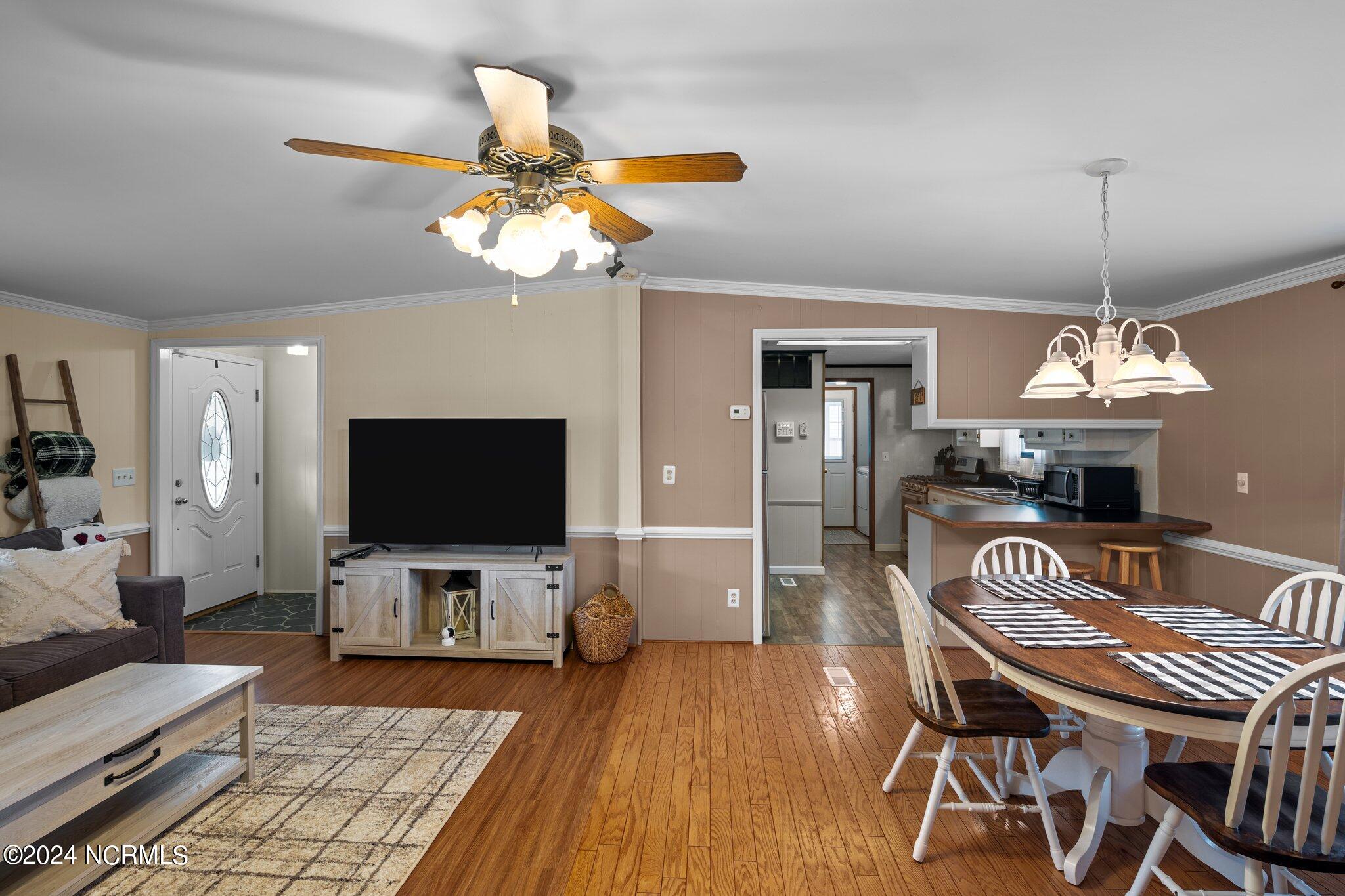 6655 River Road Vanceboro, NC 28586 - Photo 18 of 43 Living Room / Dining