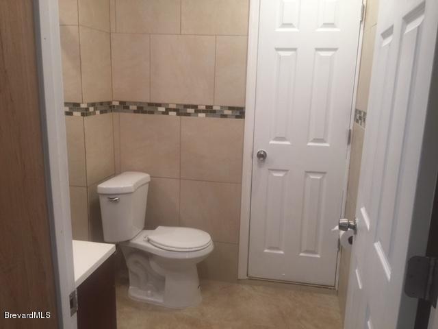 2192 Warwick Road Melbourne, FL 32935 - Photo 11 of 17 Bathroom 1