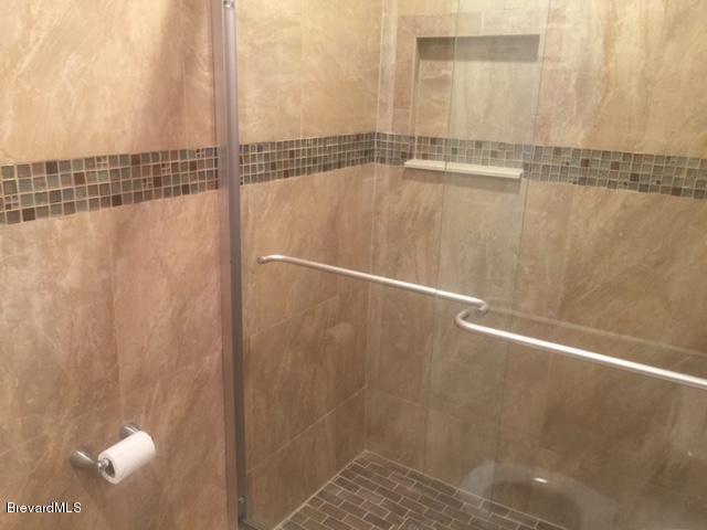 2192 Warwick Road Melbourne, FL 32935 - Photo 15 of 17 Bathroom 2