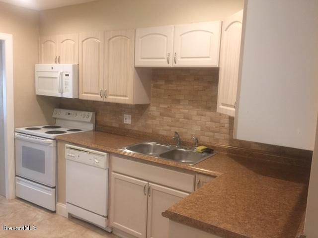 2192 Warwick Road Melbourne, FL 32935 - Photo 6 of 17 Kitchen