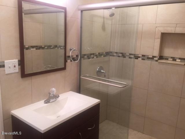 2192 Warwick Road Melbourne, FL 32935 - Photo 10 of 17 Bahroom 1