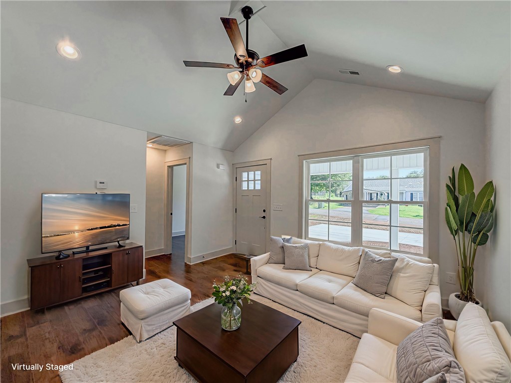 210 Scotland Road Seneca, SC 29678 - Photo 4 of 38 Gallery Image 4