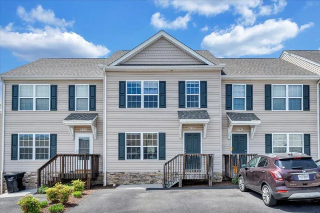 $1,749 | 6841 Village Green Drive, Roanoke, VA 24019