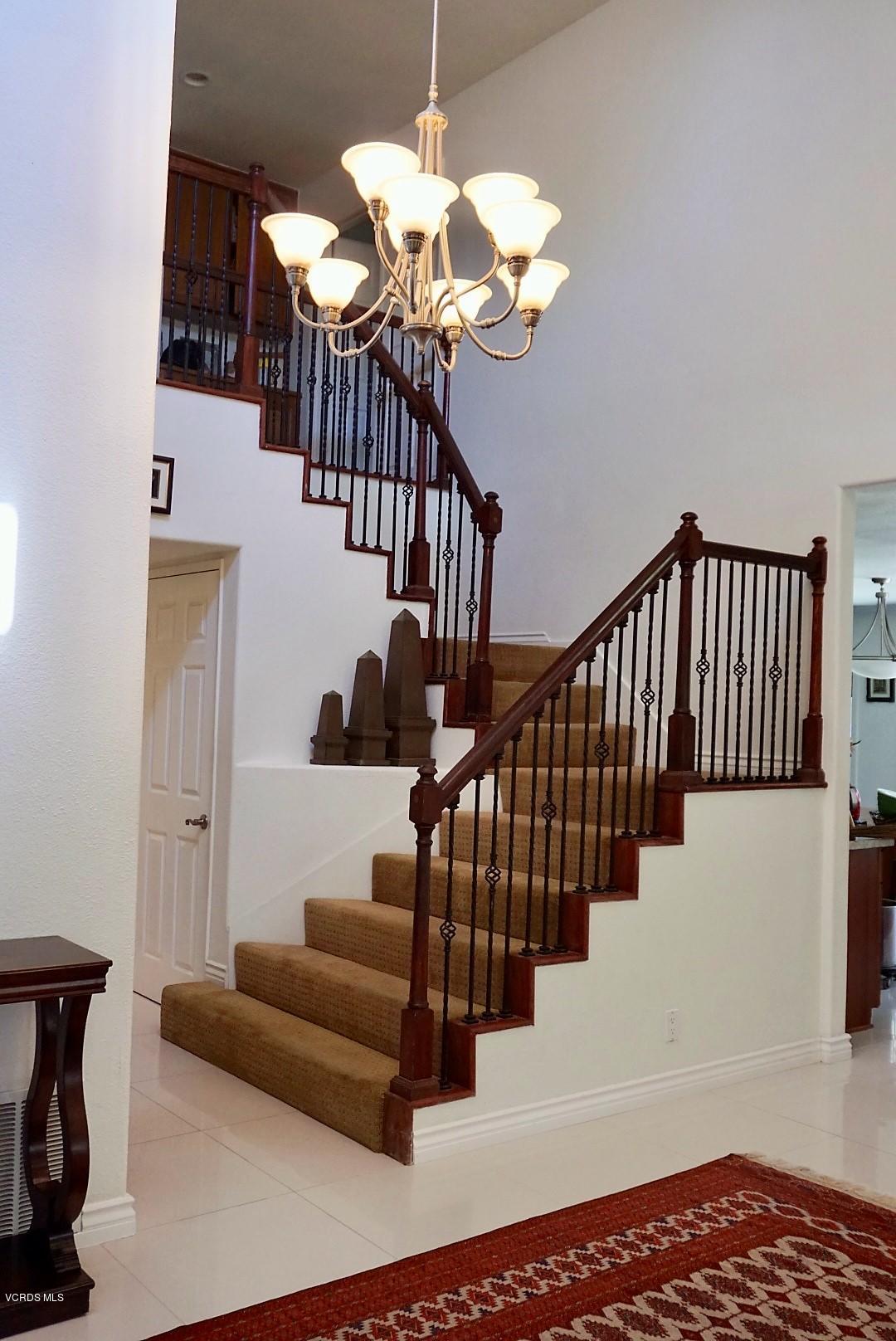 12448 Spring Creek Road Moorpark, CA 93021 - Photo 4 of 19 a view of entryway and hall