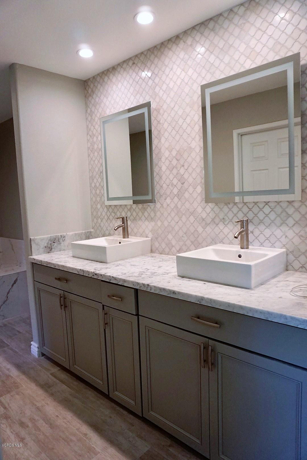 12448 Spring Creek Road Moorpark, CA 93021 - Photo 9 of 19 a bathroom with double sink and a mirror