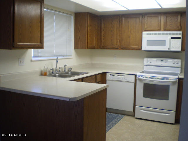 4310 East Decatur Street Mesa, AZ 85205 - Photo 2 of 31 Kitchen