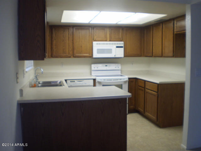4310 East Decatur Street Mesa, AZ 85205 - Photo 8 of 31 Kitchen
