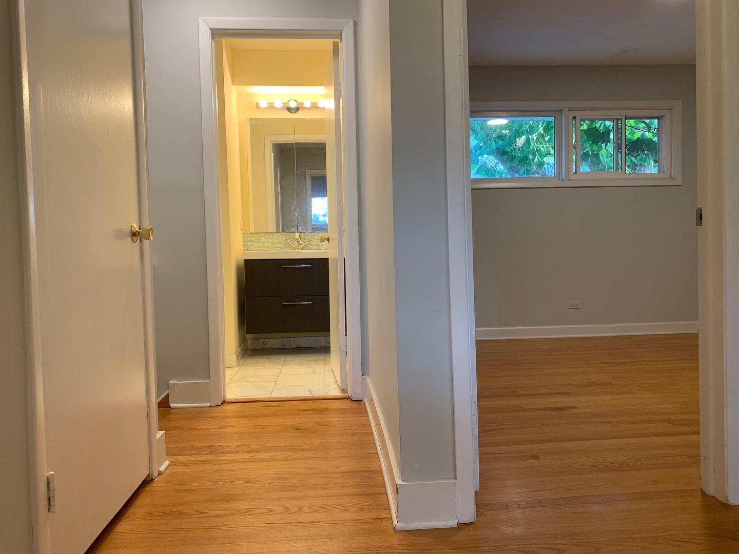 811 Hibbard Road, Unit C Wilmette, IL 60091 - Photo 11 of 19 a view of a bathroom from a hallway