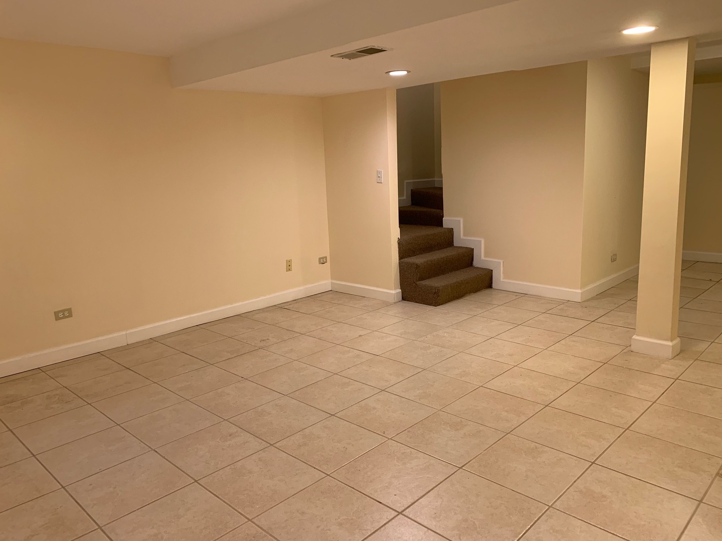 811 Hibbard Road, Unit C Wilmette, IL 60091 - Photo 15 of 19 a view of an empty room