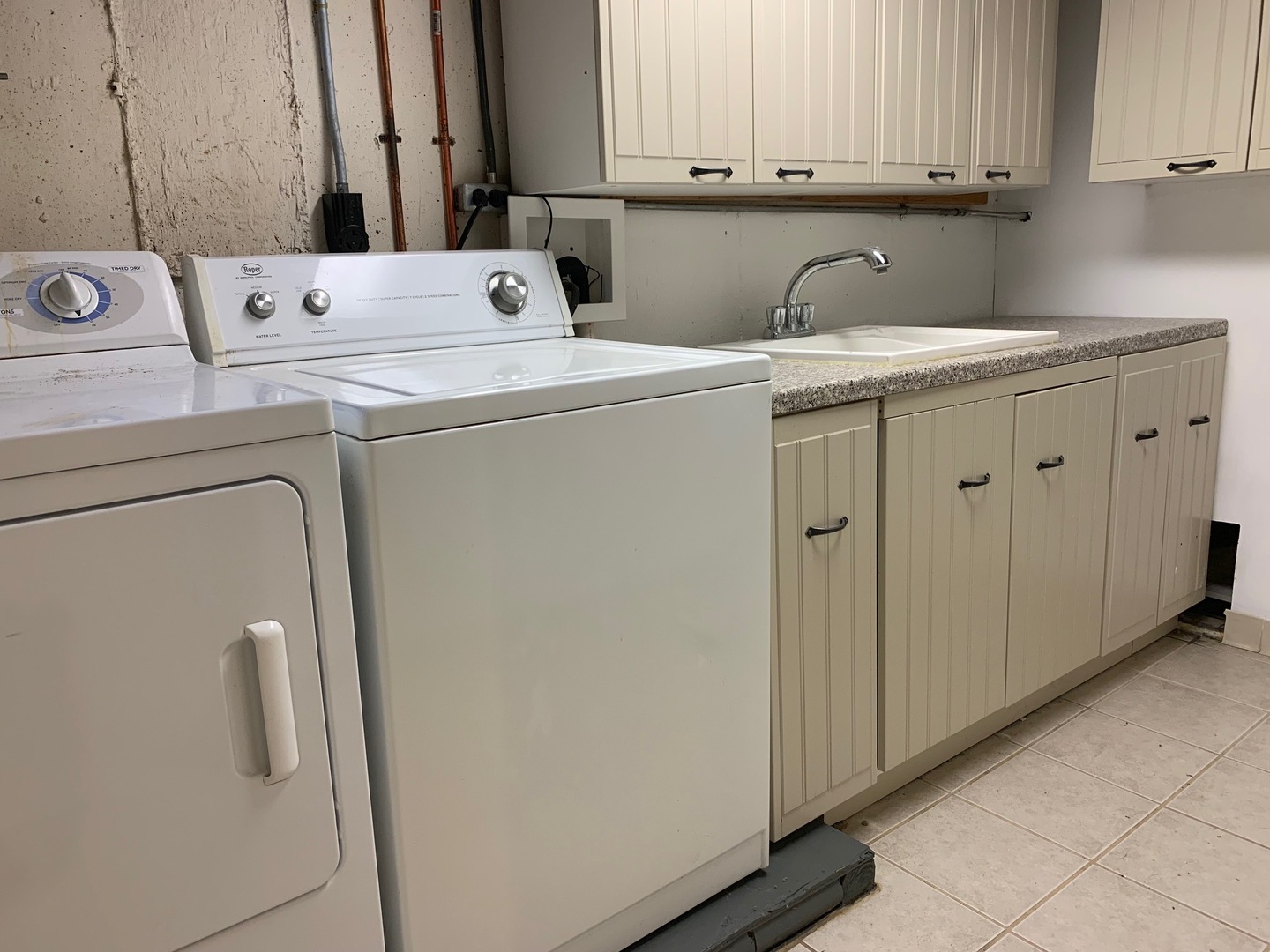 811 Hibbard Road, Unit C Wilmette, IL 60091 - Photo 17 of 19 a utility room with dryer and washer