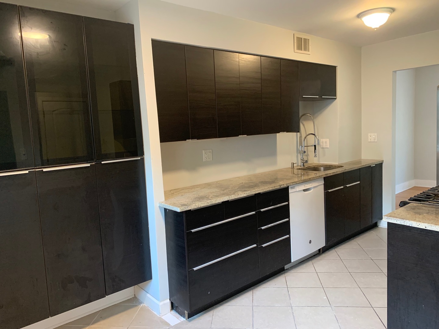 811 Hibbard Road, Unit C Wilmette, IL 60091 - Photo 2 of 19 a kitchen with a sink and a refrigerator