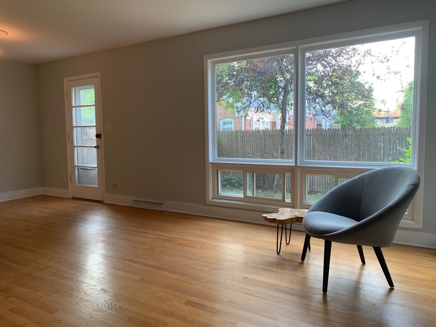 811 Hibbard Road, Unit C Wilmette, IL 60091 - Photo 6 of 19 a living room with furniture and a large window