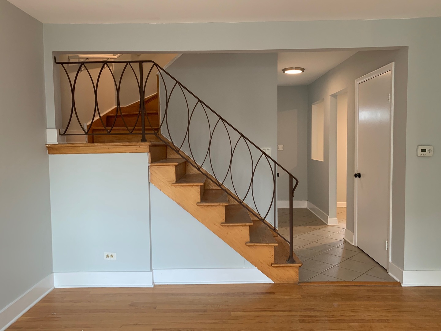 811 Hibbard Road, Unit C Wilmette, IL 60091 - Photo 7 of 19 a view of entryway