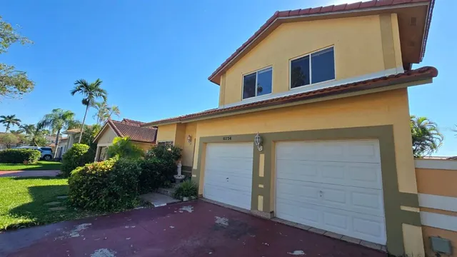 a view of a house with a backyard