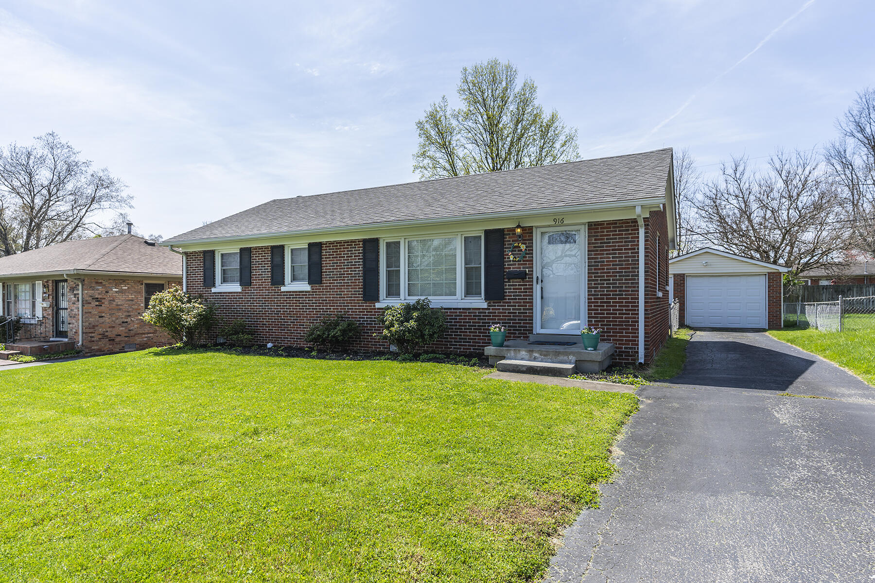 916 Honeysuckle Road Lexington, KY 40504 - Photo 2 of 21 916honeysuckle02 copy