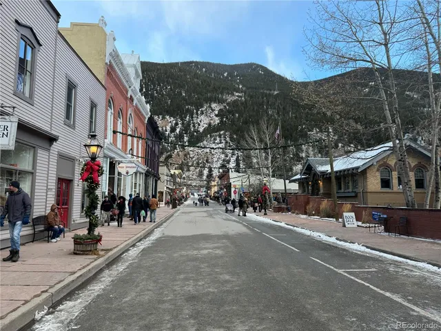 a view of the entryway