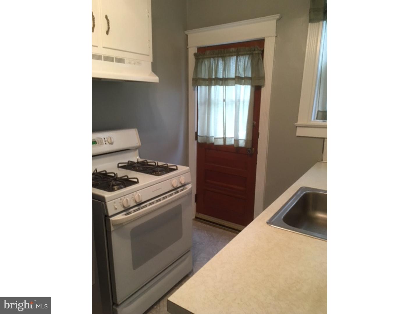 142 Oakley Road Upper Darby, PA 19082 - Photo 11 of 25 Kitchen