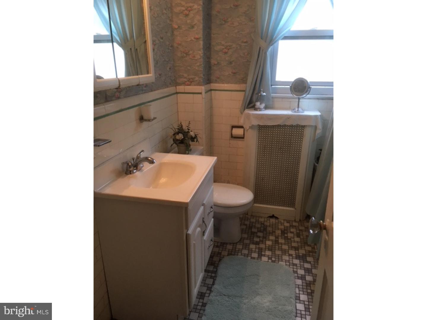 142 Oakley Road Upper Darby, PA 19082 - Photo 19 of 25 Bathroom