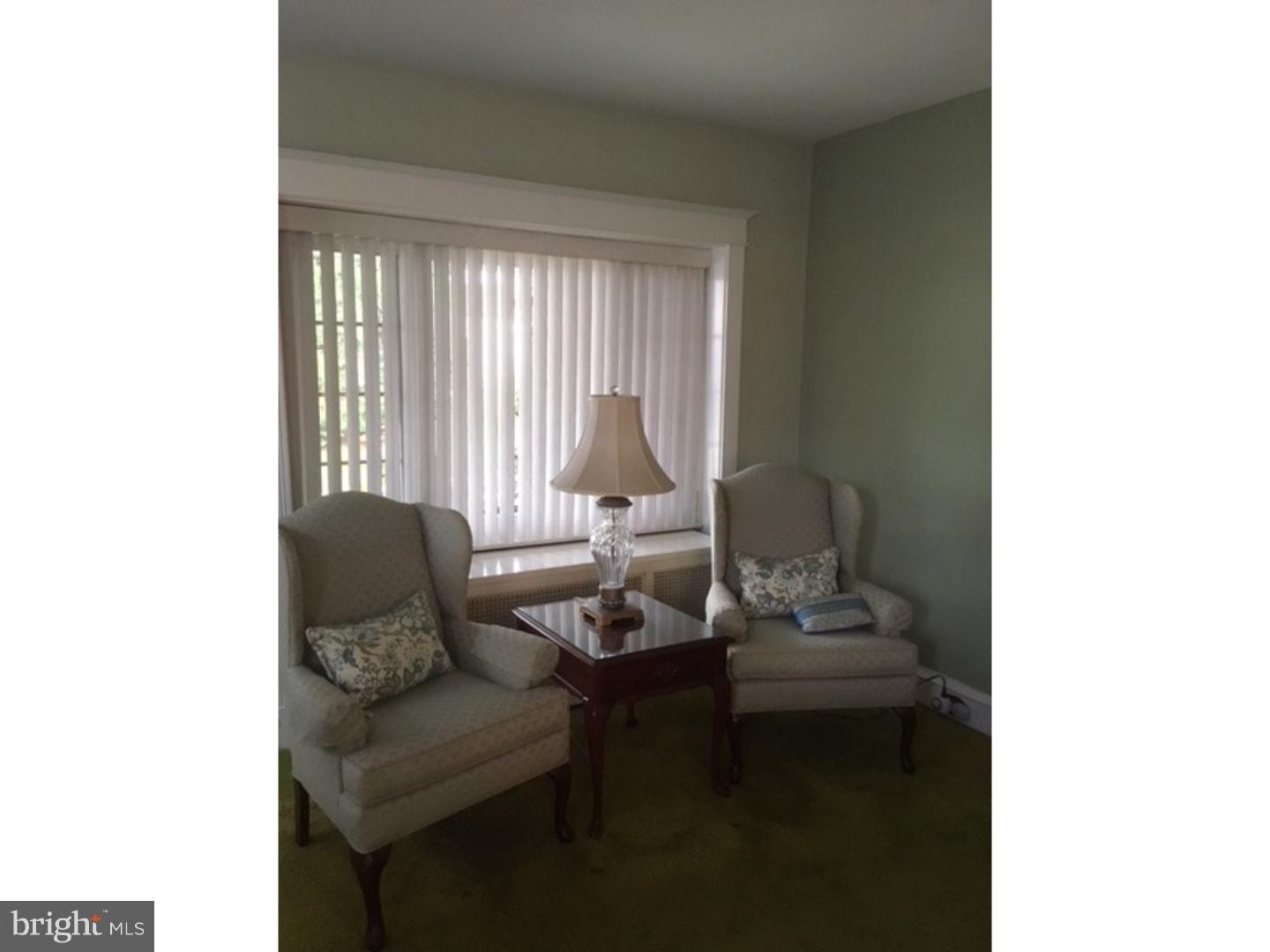 142 Oakley Road Upper Darby, PA 19082 - Photo 7 of 25 Living Room