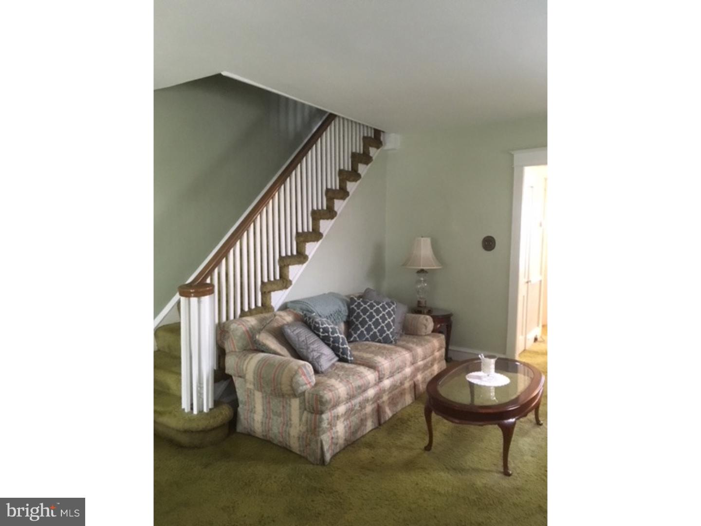 142 Oakley Road Upper Darby, PA 19082 - Photo 8 of 25 Living Room