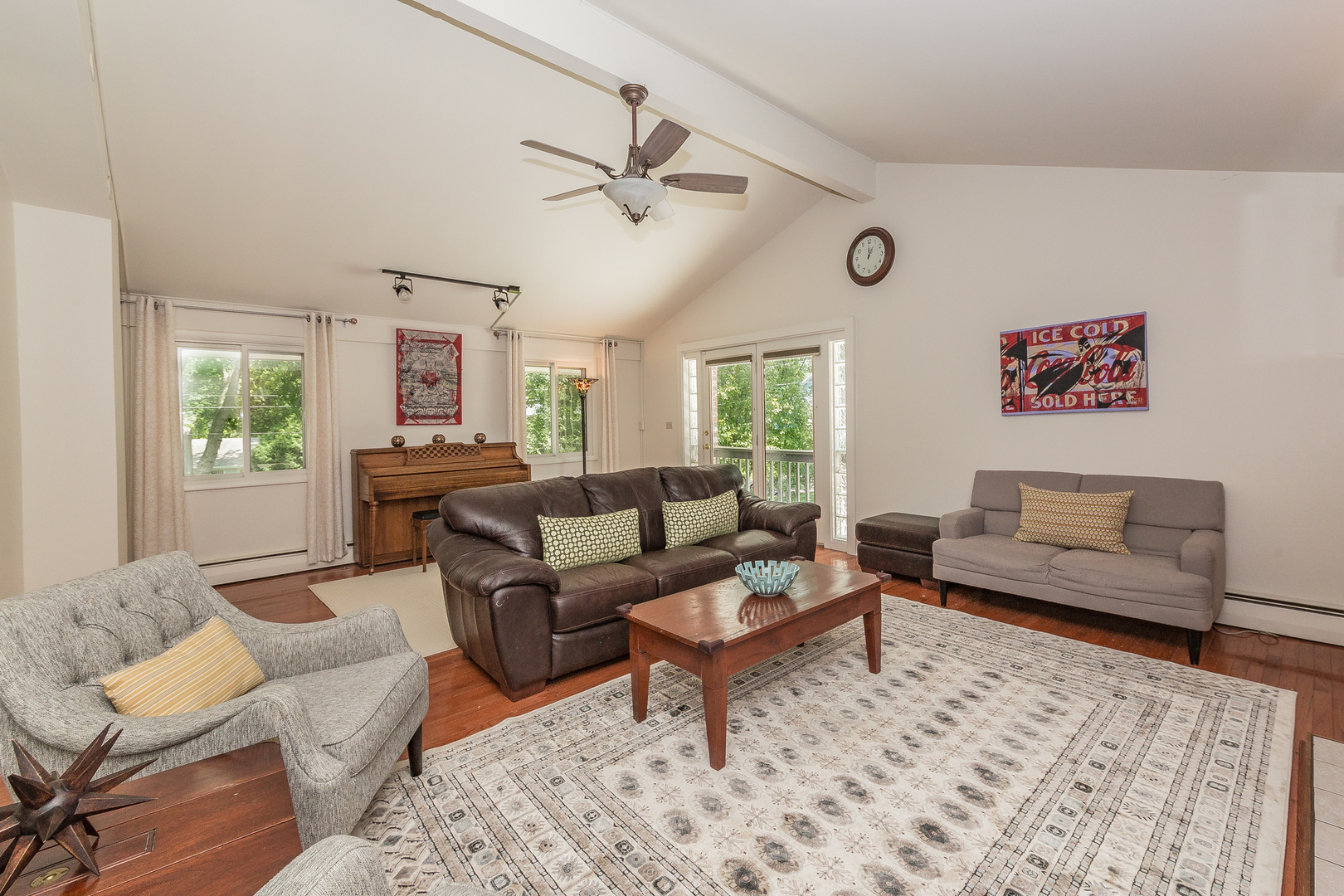 1440 Banbury Road Mundelein, IL 60060 - Photo 12 of 28 a living room with furniture and windows