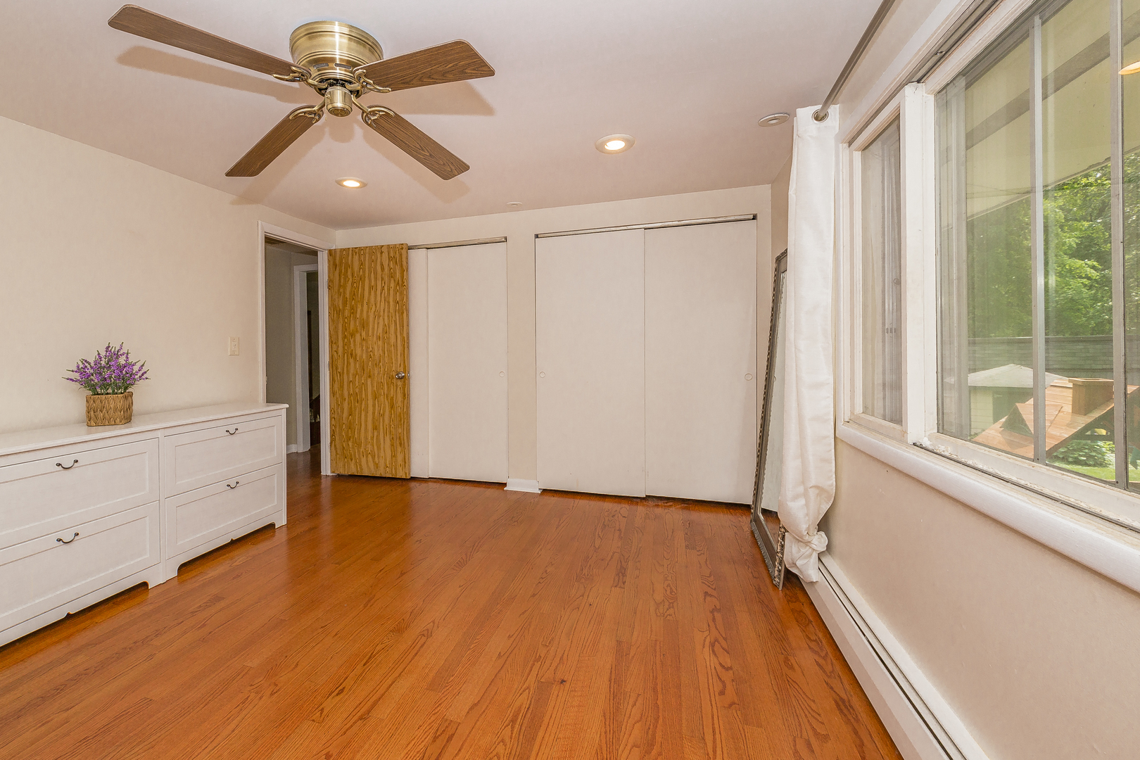1440 Banbury Road Mundelein, IL 60060 - Photo 18 of 28 a view of a livingroom with a hardwood floor and a window