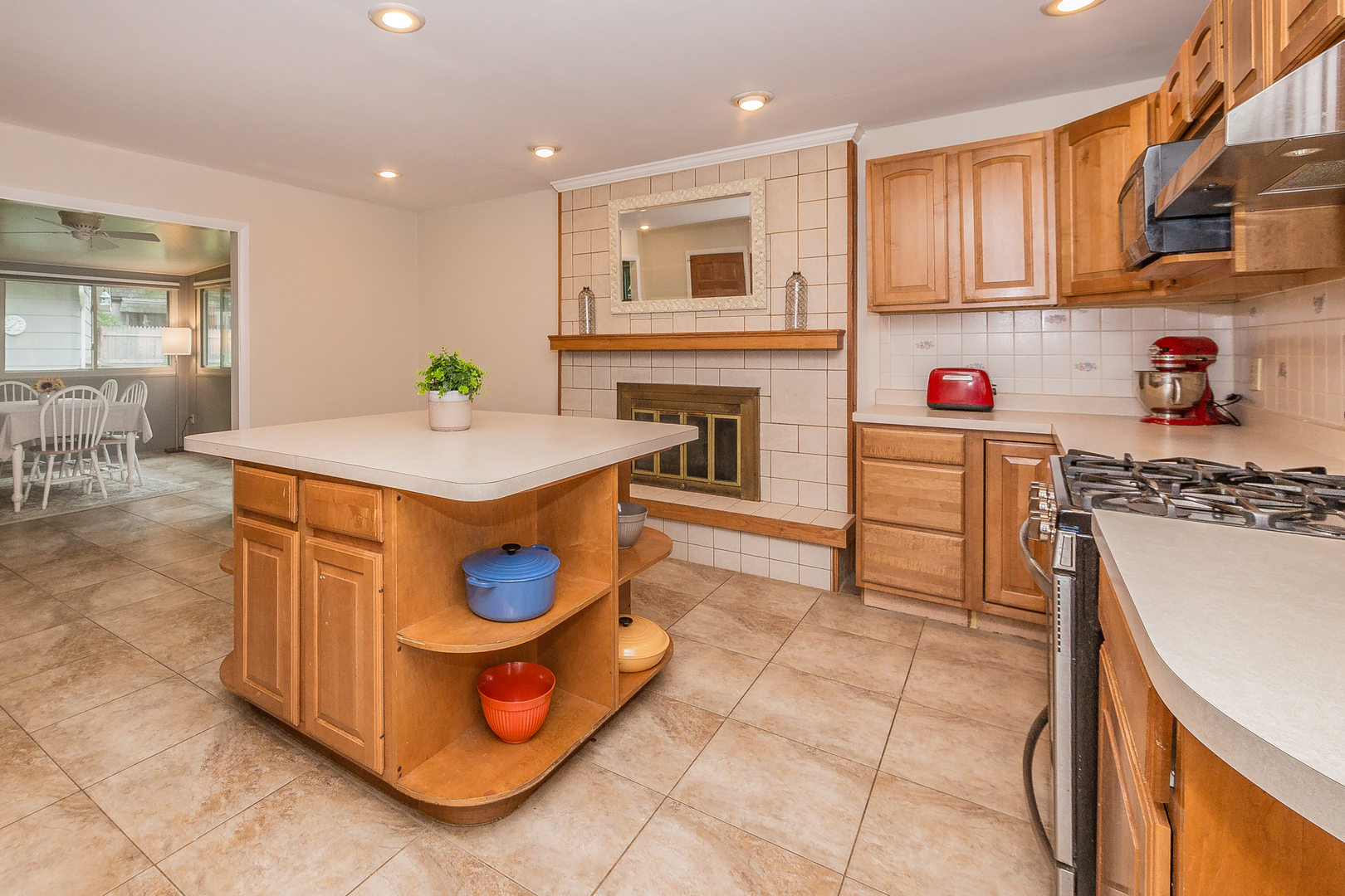 1440 Banbury Road Mundelein, IL 60060 - Photo 6 of 28 a kitchen with granite countertop a sink a stove and cabinets