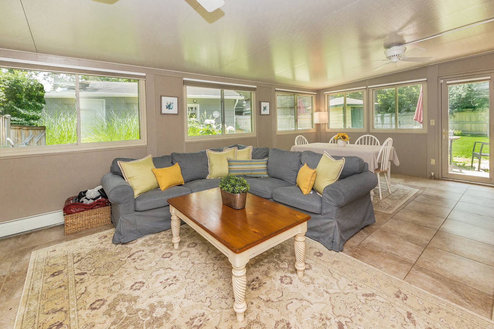 1440 Banbury Road Mundelein, IL 60060 - Photo 8 of 28 a living room with furniture and a table