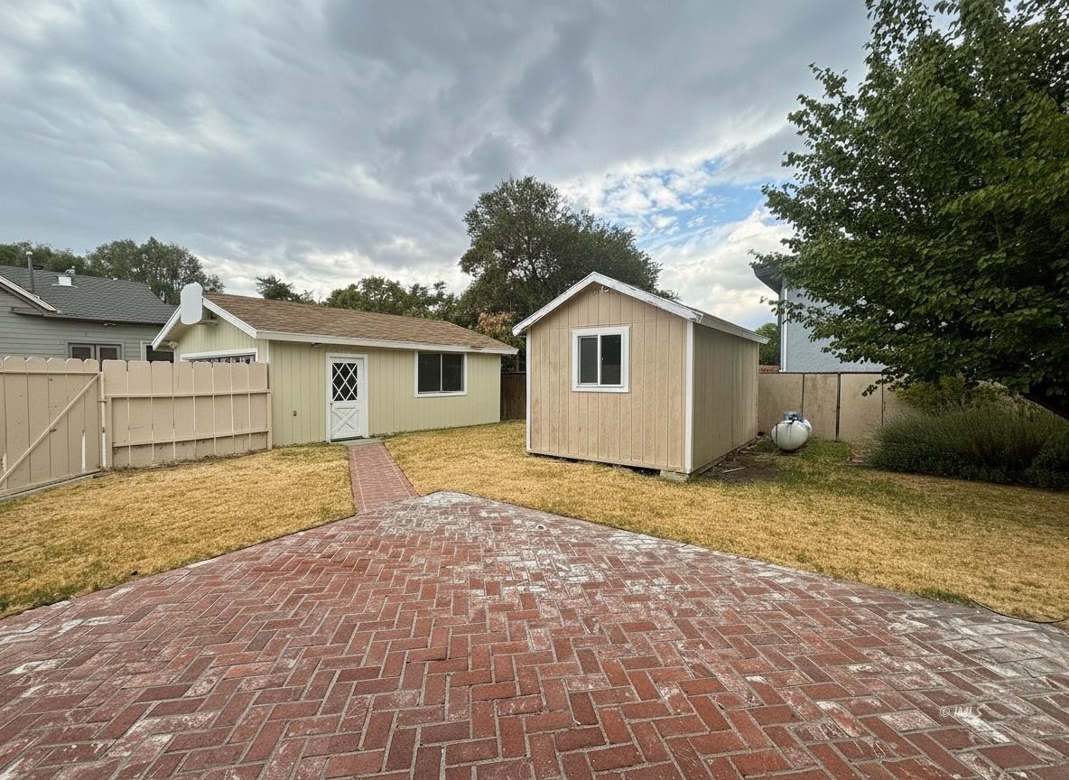 411 East Line Street Bishop, CA 93514 - Photo 11 of 12 a view of backyard of house with green space