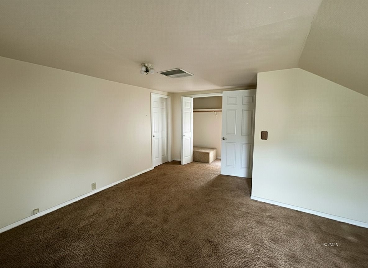 411 East Line Street Bishop, CA 93514 - Photo 9 of 12 an empty room with a natural light