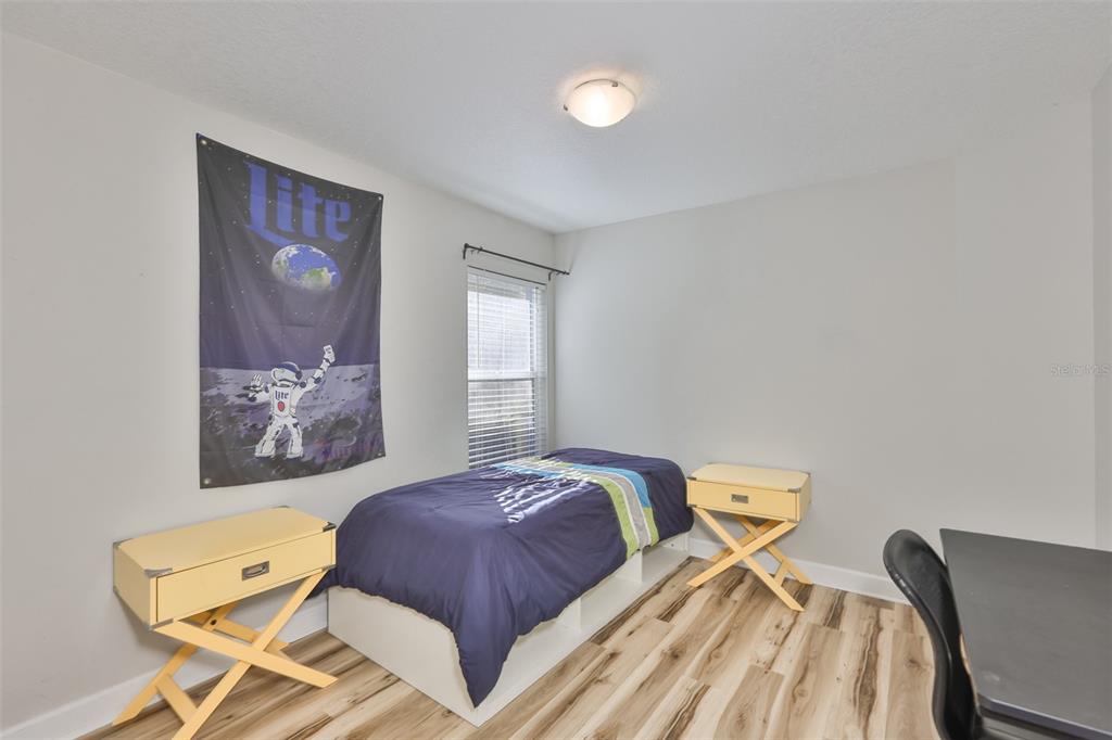 2331 West Chestnut Street Tampa, FL 33607 - Photo 25 of 34 a bedroom with a bed and wooden floor