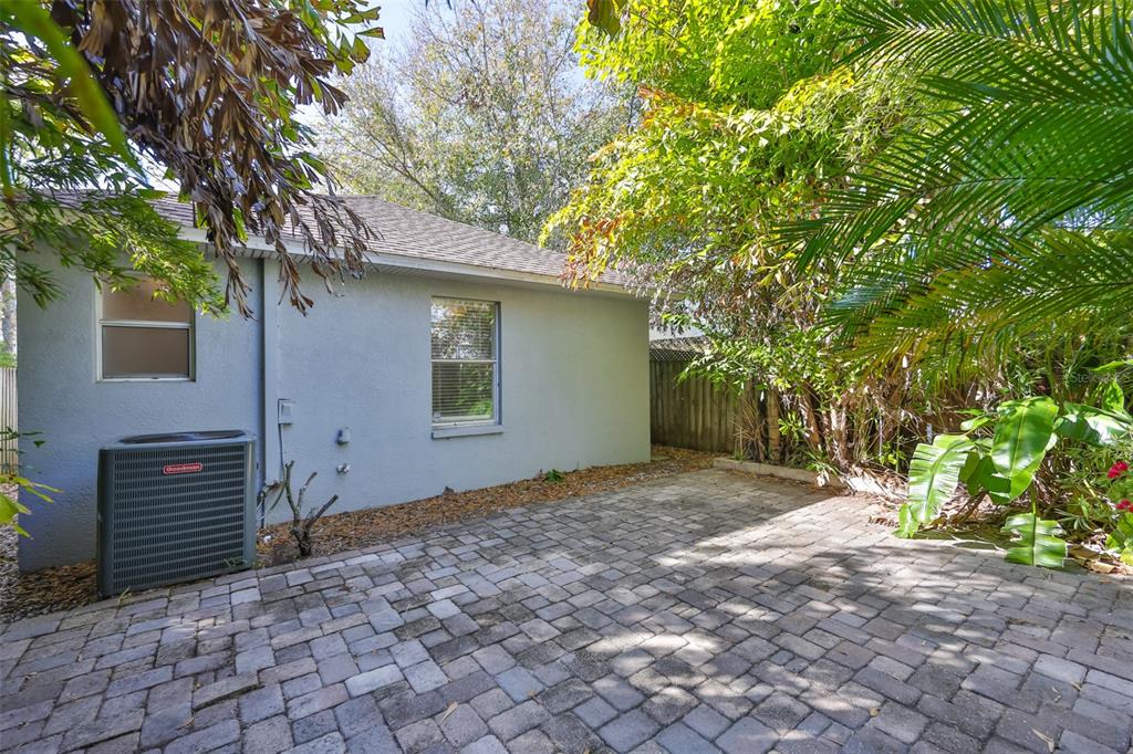 2331 West Chestnut Street Tampa, FL 33607 - Photo 28 of 34 a view of a house with a tree