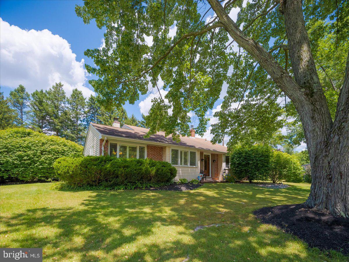 2739 Lantern Lane Audubon, PA 19403 - Photo 5 of 38