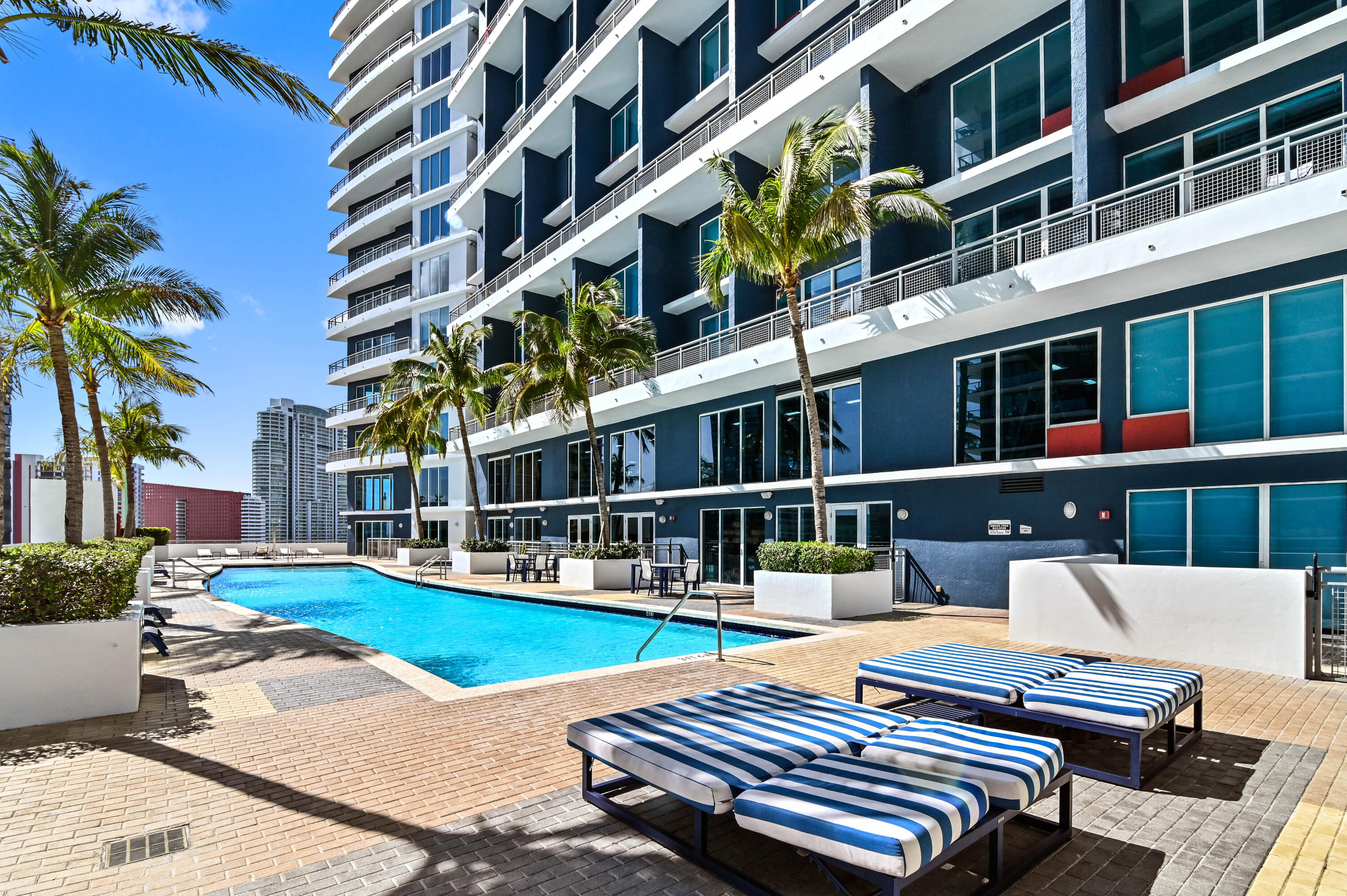 60 Southwest 13th Street, Unit 1619 Miami, FL 33130 - Photo 25 of 26 25 pool 02