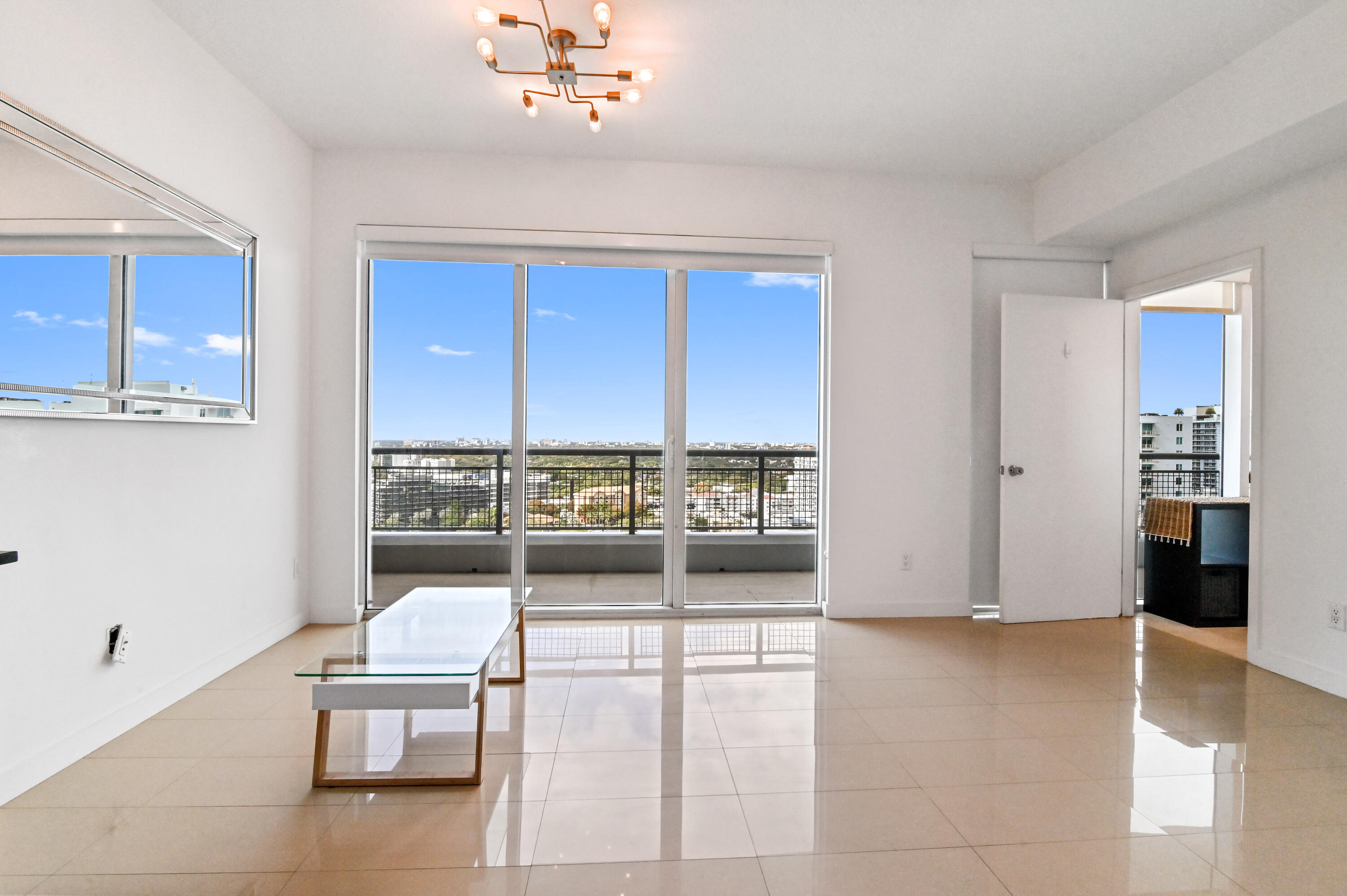 60 Southwest 13th Street, Unit 1619 Miami, FL 33130 - Photo 4 of 26 04 kitchen 03