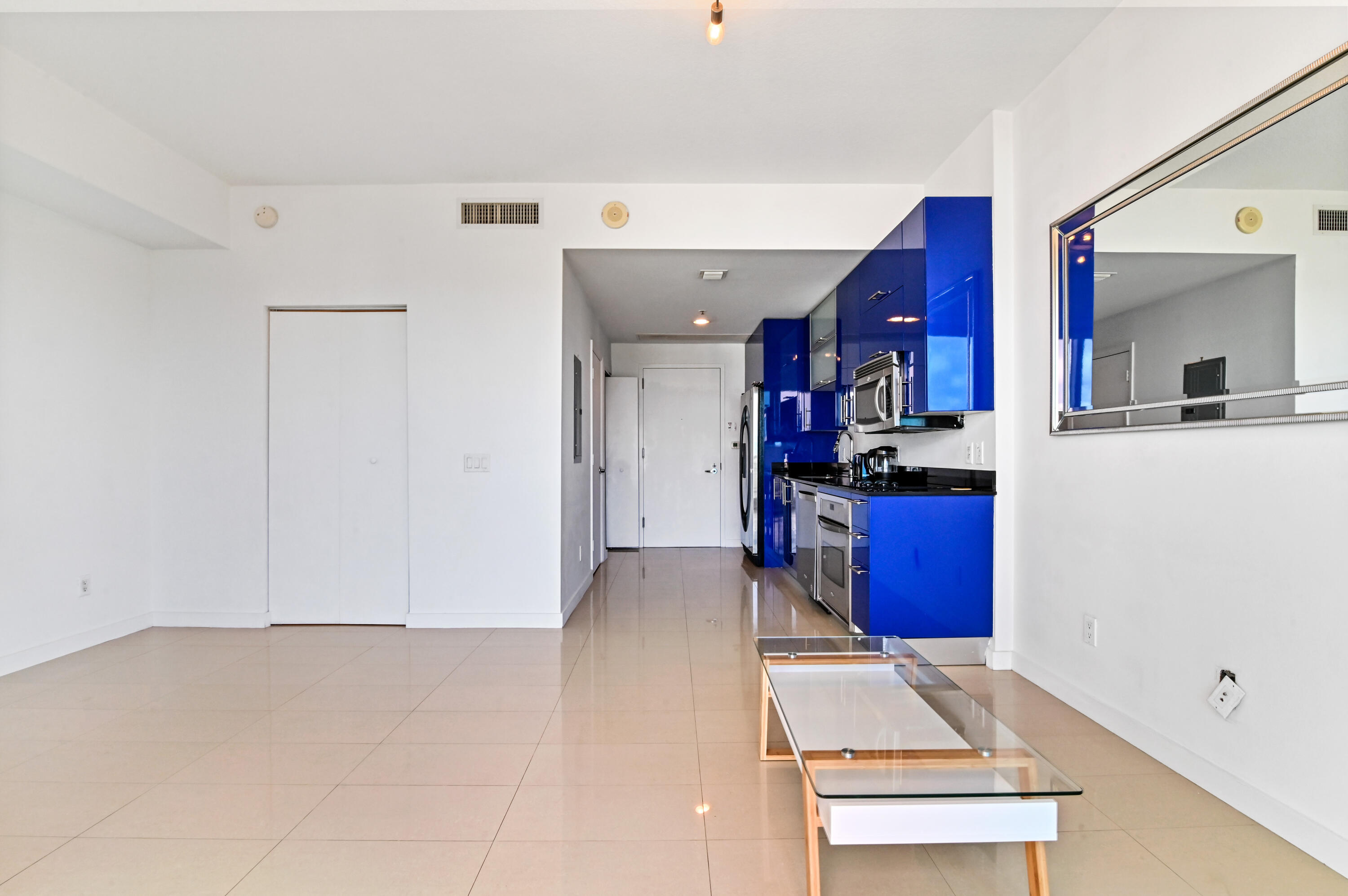 60 Southwest 13th Street, Unit 1619 Miami, FL 33130 - Photo 7 of 26 07 kitchen 06