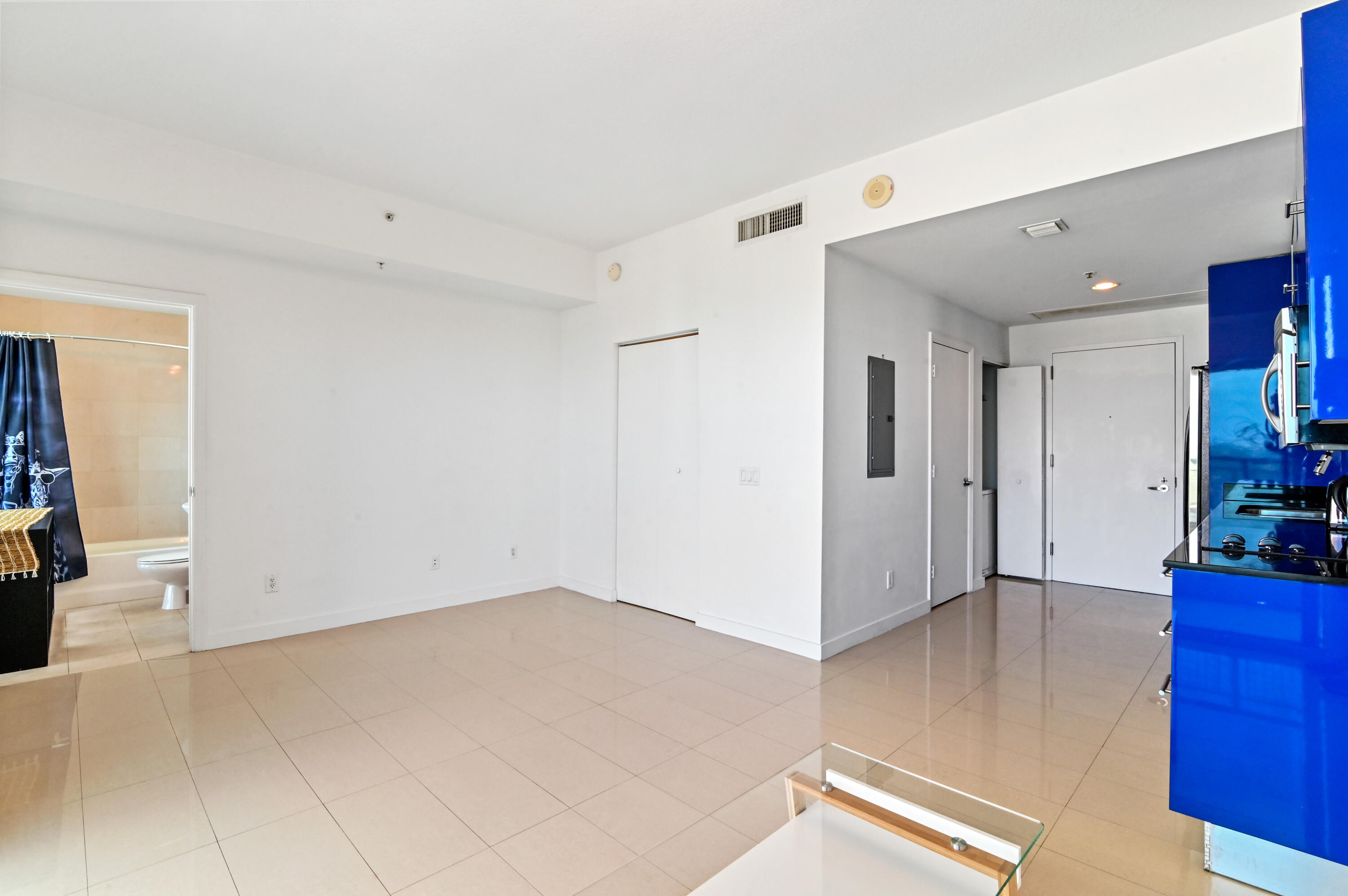 60 Southwest 13th Street, Unit 1619 Miami, FL 33130 - Photo 8 of 26 08 kitchen 07