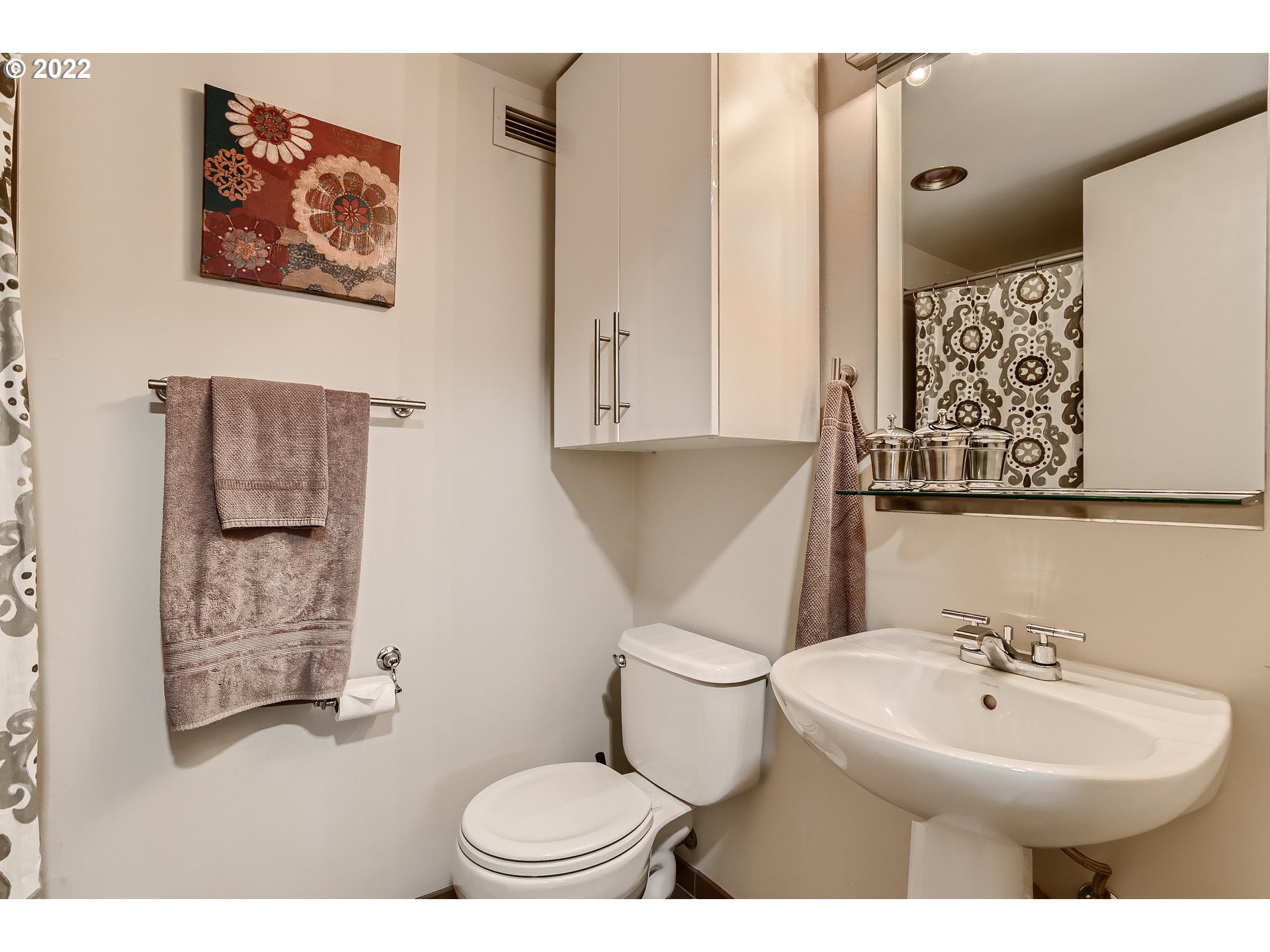 255 Southwest Harrison Street, Unit 17G Portland, OR 97201 - Photo 23 of 32 Bathroom
