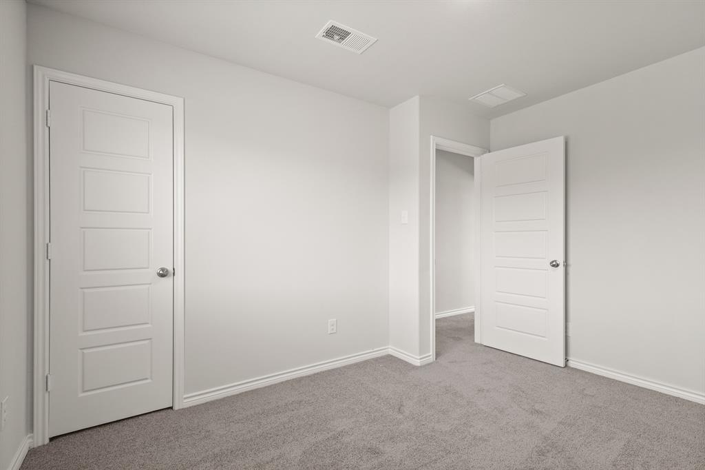 1510 Romans Road Ennis, TX 75119 - Photo 13 of 40 a view of an empty room