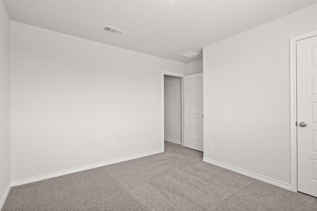 1510 Romans Road Ennis, TX 75119 - Photo 10 of 40 a view of an empty room