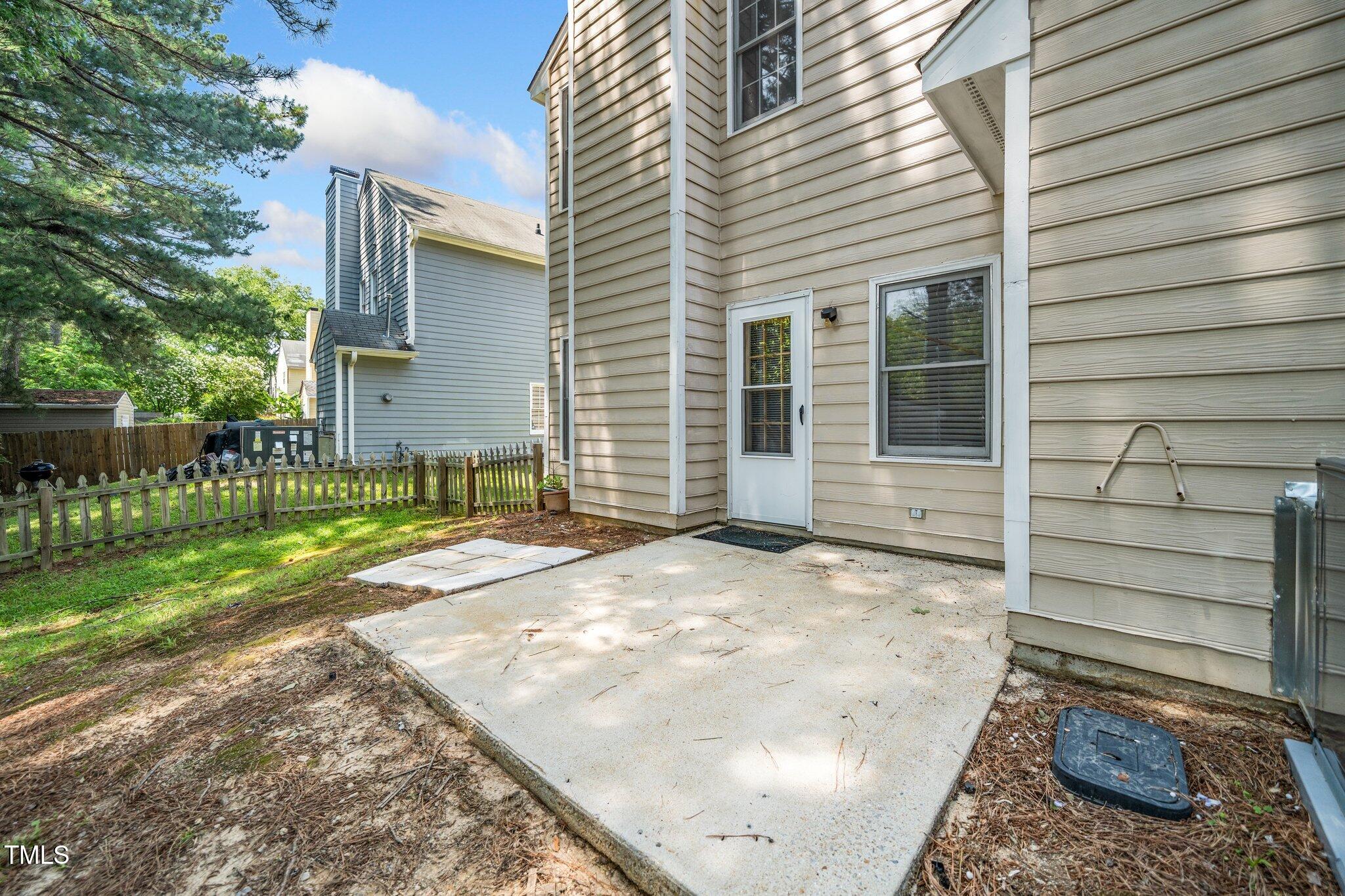 6008 River Lake Circle Raleigh, NC 27604 - Photo 18 of 25 a backyard of a house