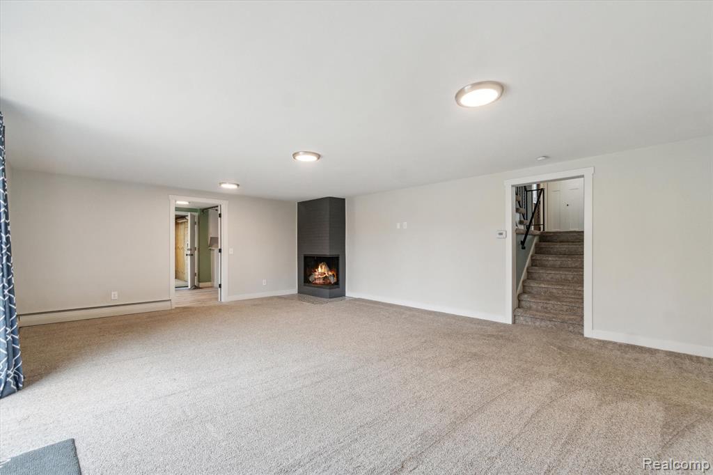 2064 North Long Lake Road Fenton, MI 48430 - Photo 16 of 24 Gallery Image 16