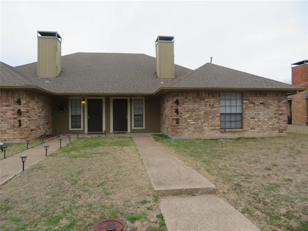 $1,475 | 443 Warbler Drive, DeSoto, TX 75115