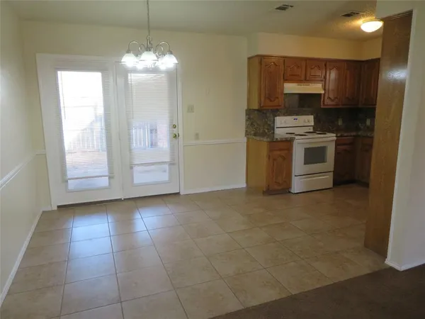 $1,475 | 443 Warbler Drive, DeSoto, TX 75115
